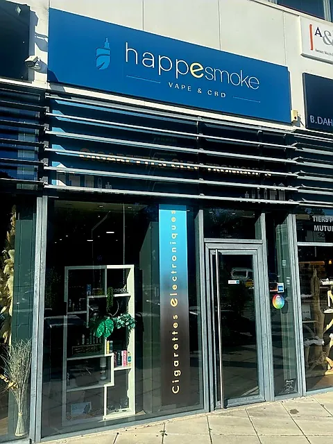 Vitrine du magasin HappeSmoke Bouc-Bel-Air